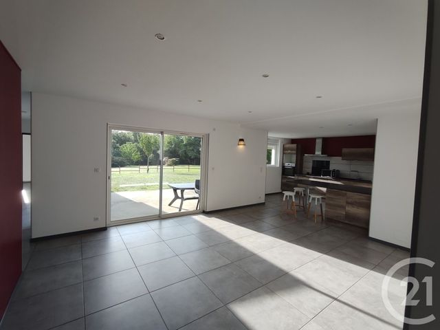 maison à louer - 4 pièces - 118.6 m2 - ST ETIENNE DE MONTLUC - 44 - PAYS-DE-LOIRE - Century 21 Amara Immobilier